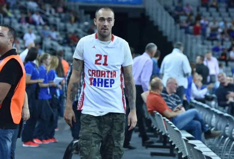 PREDSJEDNICA U DRAŽENOVOM DRESU: Pogledajte tko je sve do&scaron;ao na utakmicu