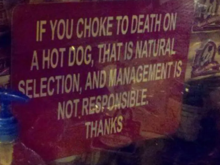 Prirodni odabir način je na koji si priroda osigurava da život opstane i da prežive samo oni primjerci koji su sposobni za život. Primjerice, ako se uspijete ugušiti hot-dogom, priroda je rekla svoje ;)