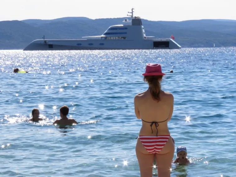 Izgrađena je u Kielu, u Njemačkoj. Porinuta je 2008. godine.