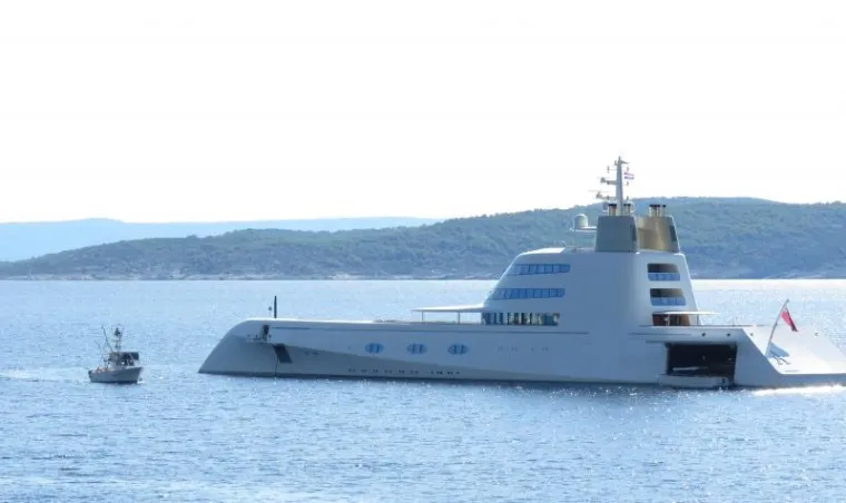 Najveća joj je brzina 25 čvorova, odnosno 46 km/h.