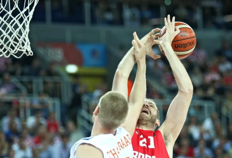 Četvrtu utakmicu na Eurobasketu hrvatski su ko&scaron;arka&scaron;i odigrali protiv Nizozemske. Uzbuđenja nije nedostajalo ni na parketu ni na tribinama zagrebačke Arene.