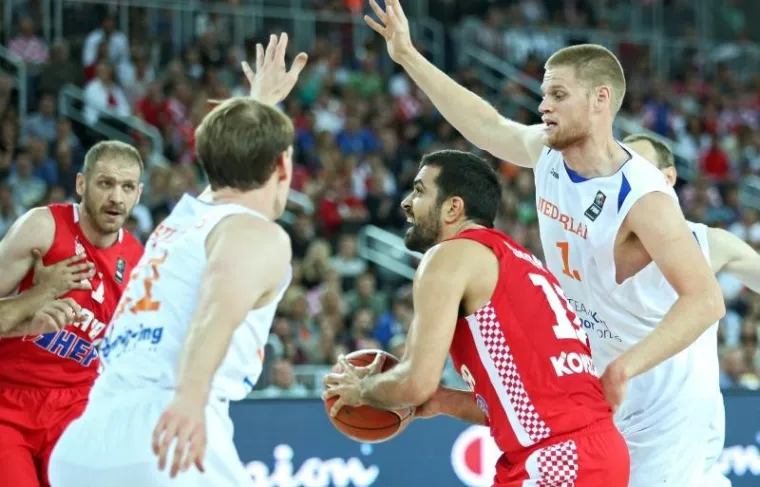 Četvrtu utakmicu na Eurobasketu hrvatski su ko&scaron;arka&scaron;i odigrali protiv Nizozemske. Uzbuđenja nije nedostajalo ni na parketu ni na tribinama zagrebačke Arene.