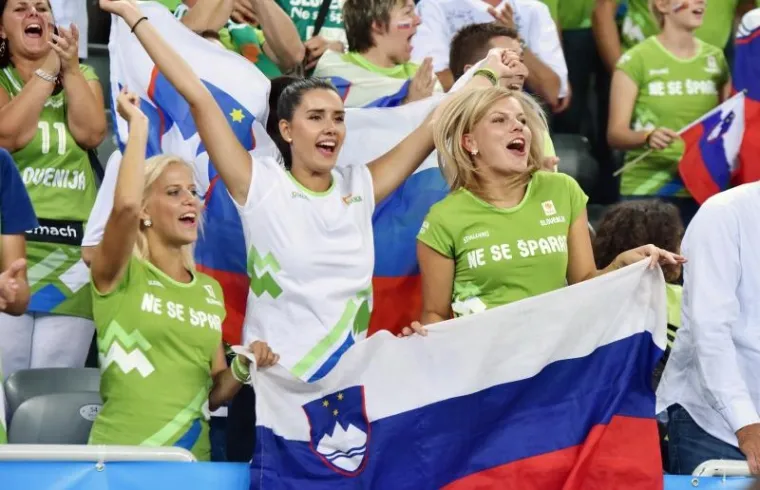 Na utakmicama 4. kola Eurobasketa u zagrebačkoj su Areni ponovno bile lijepe navijačice iz Hrvatske, Slovenije, Makedonije, Grčke, Gruzije...