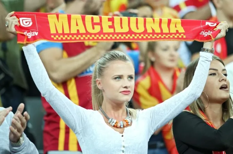 Na utakmicama 4. kola Eurobasketa u zagrebačkoj su Areni ponovno bile lijepe navijačice iz Hrvatske, Slovenije, Makedonije, Grčke, Gruzije...