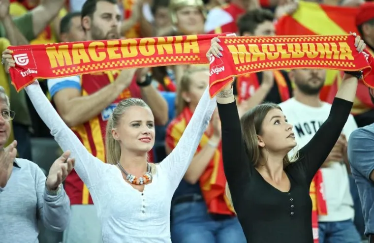 Na utakmicama 4. kola Eurobasketa u zagrebačkoj su Areni ponovno bile lijepe navijačice iz Hrvatske, Slovenije, Makedonije, Grčke, Gruzije...