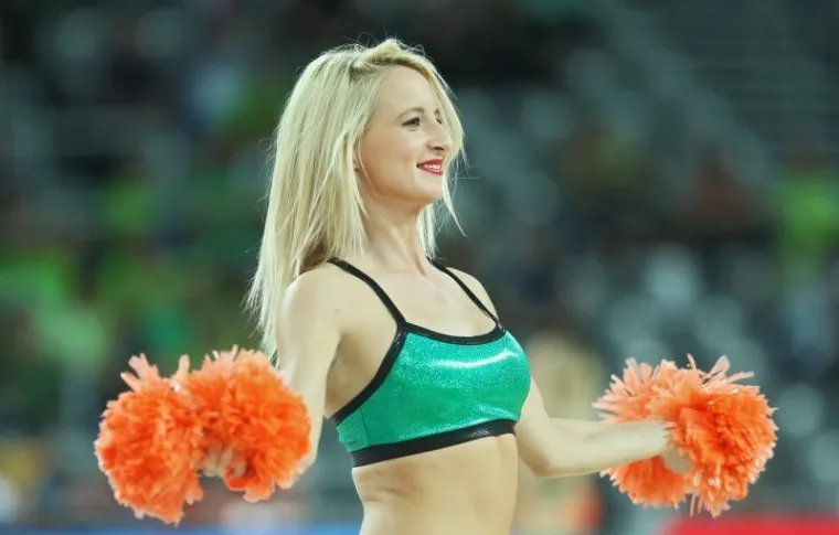 I posljednjeg dana održavanja Eurobasketa u zagrebačkoj Areni atraktivne su plesačice dizale publiku na noge.