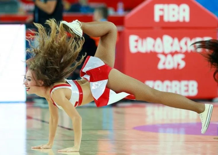 I posljednjeg dana održavanja Eurobasketa u zagrebačkoj Areni atraktivne su plesačice dizale publiku na noge.