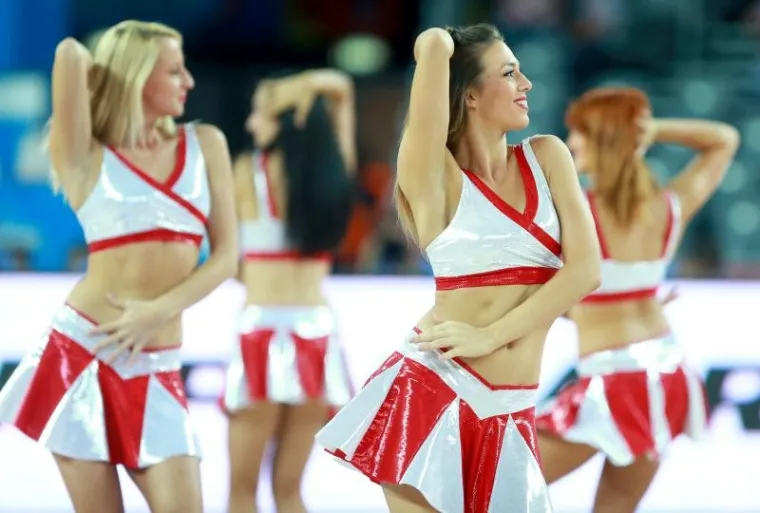 I posljednjeg dana održavanja Eurobasketa u zagrebačkoj Areni atraktivne su plesačice dizale publiku na noge.