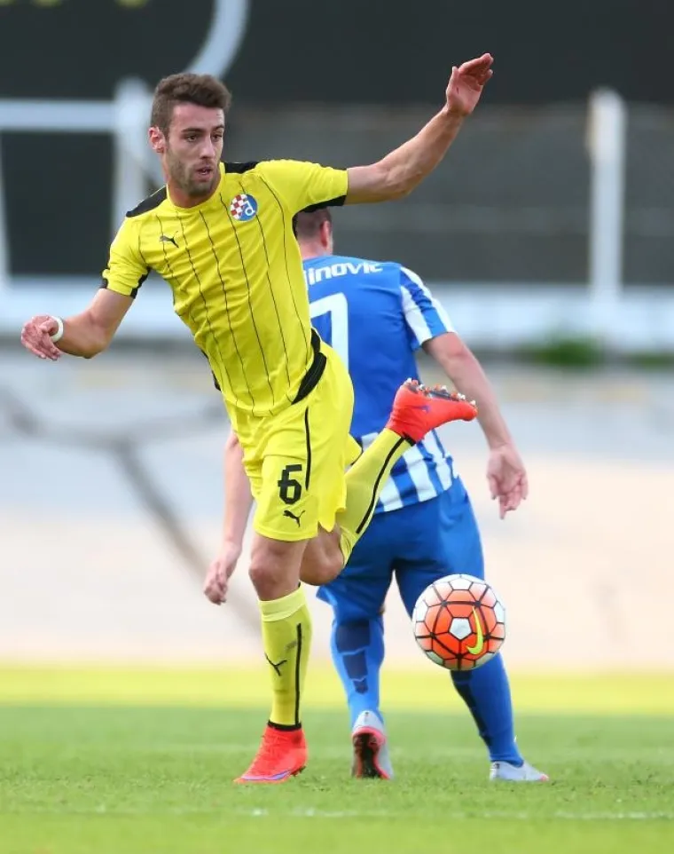 Nogometaši Dinama u devetom su kolu na stadionu u Kranjčevićevoj deklasirali svoju neformalnu filijalu Lokomotivu s 4:0.