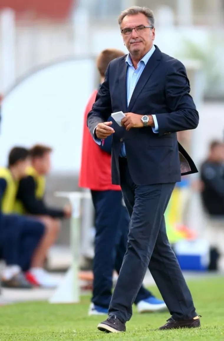 Nogometaši Dinama u devetom su kolu na stadionu u Kranjčevićevoj deklasirali svoju neformalnu filijalu Lokomotivu s 4:0.