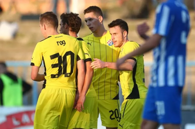 Nogometaši Dinama u devetom su kolu na stadionu u Kranjčevićevoj deklasirali svoju neformalnu filijalu Lokomotivu s 4:0.