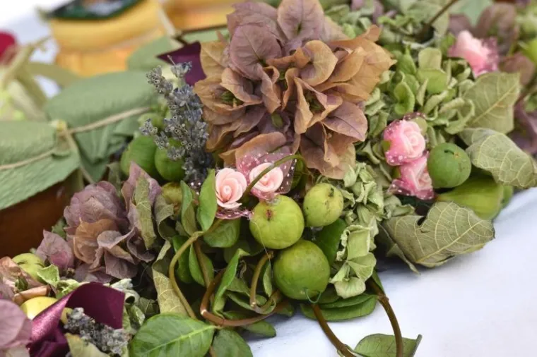Kod Trga 5 bunara odrzava se 8. festival smokava, manifestacija posvecena ovoj kraljici voca, kako joj nutricionisti i brojni ljubitelji tepaju. Ove se godine odrzava osmi put pod geslom Mladost, zdravlje, ljepota, cime organizatori zele naglasiti nutricionisticku vrijednost ove stoljetne hraniteljice Dalmacije.