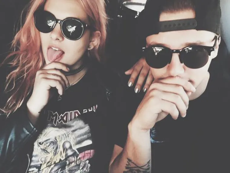 Emily Musson i njezin dečko obožavaju se slikati i objavljivati svoje fotke na dru&scaron;tvenim mrežama. Naravno, pritom nisu svjesni koliko je to dosadno i blesavo, pa su ih njezini roditelji odlučili naučiti lekciju i kopirati fotke.