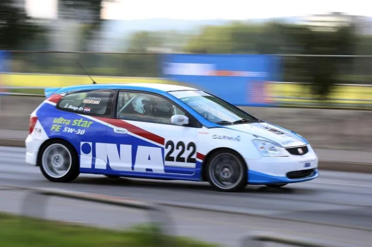 U Zagrebu je počeo 41. INA Delta Rally, najstarije automobilističko natjecanje u Hrvatskoj. Start je bio na Zagrebačkom velesajmu, a u subotu će se voziti na Sljemenu.