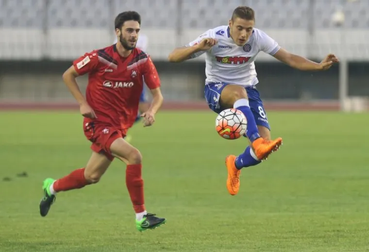 U susretu 9. kola Prve HNL u Splitu su nogometa&scaron;i Hajduka slavili protiv Zagreba s 1-0 (1-0) i probili se na drugo mjesto ljestvice.