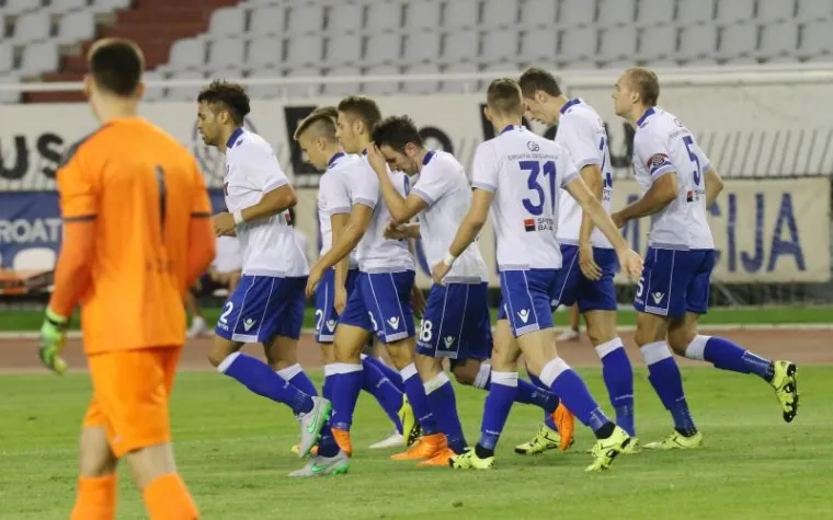 U susretu 9. kola Prve HNL u Splitu su nogometa&scaron;i Hajduka slavili protiv Zagreba s 1-0 (1-0) i probili se na drugo mjesto ljestvice.