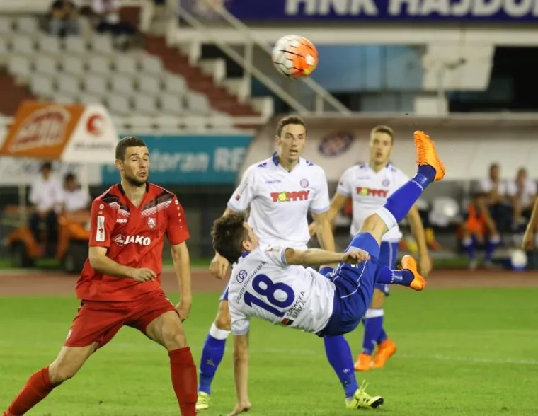 U susretu 9. kola Prve HNL u Splitu su nogometa&scaron;i Hajduka slavili protiv Zagreba s 1-0 (1-0) i probili se na drugo mjesto ljestvice.