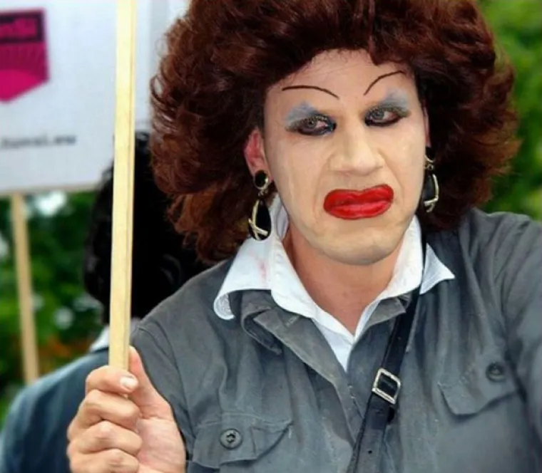 Nisu primljene ni u &scaron;kolu za klaunove jer im je &scaron;minka bila previ&scaron;e kičasta