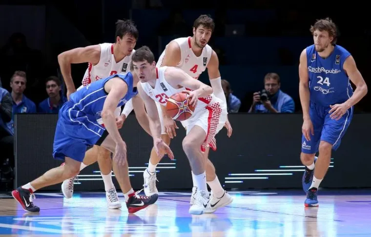 Hrvatski ko&scaron;arka&scaron;i poraženi su od Če&scaron;ke u osmini finala Eurobasketa 59:80 i ispali su s natjecanja.