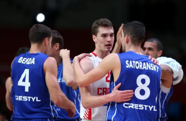 Hrvatski ko&scaron;arka&scaron;i poraženi su od Če&scaron;ke u osmini finala Eurobasketa 59:80 i ispali su s natjecanja.