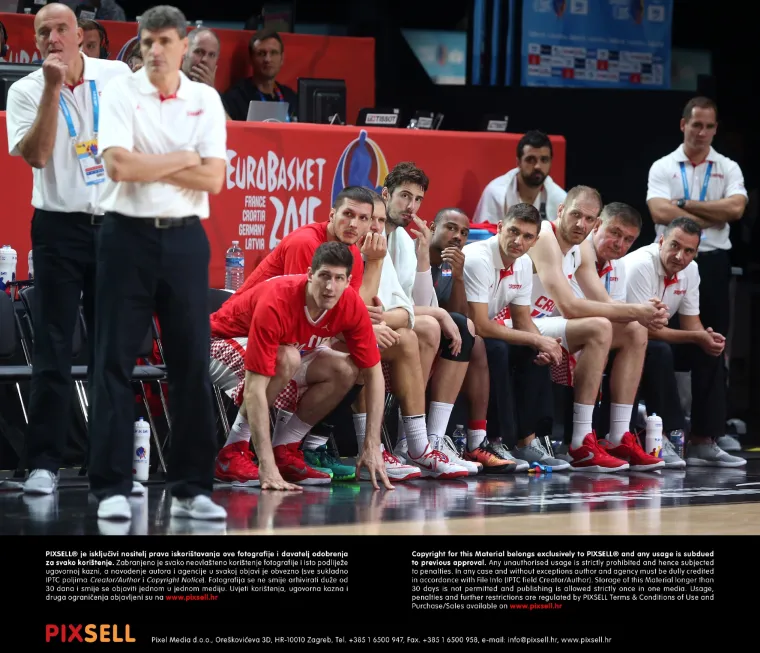 Pogledajte pokisla lica naših košarkaša nakon blamaže protiv Češke na Eurobasketu