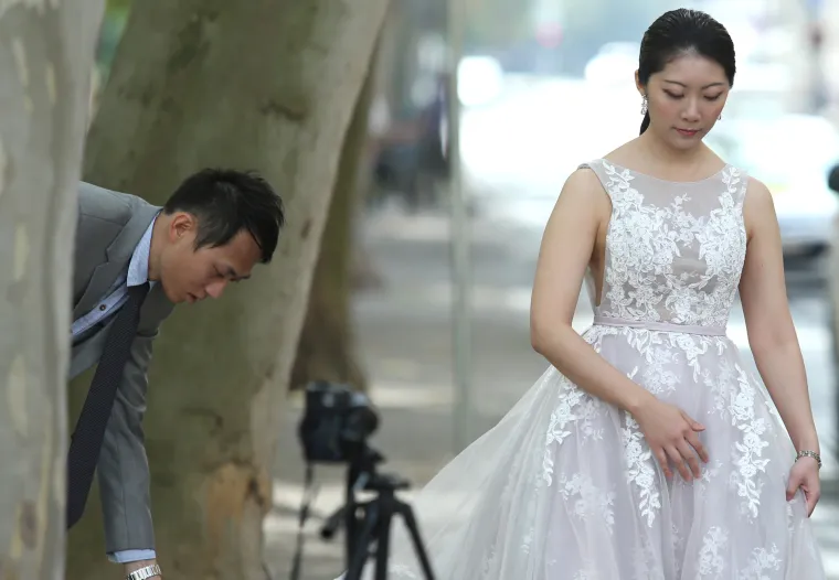 Nakon vjenčanja, mladi kineski par se sam fotografirao na Zrinjevcu