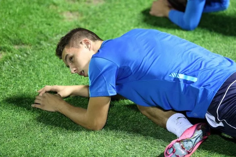 Nogometa&scaron;i Dinama odradili su u utorak navečer posljednji trening prije maksimirskog okr&scaron;aja protiv Arsenala u 1. kolu Lige prvaka.