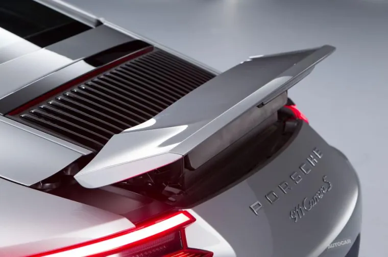 Novost na stražnjem dijelu je redizajnirani zračni ventil koji preusmjerava hladni zrak u motor