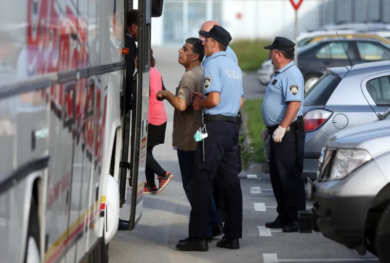 Iscrpljene izbjeglice autobusima stigle u Ježevo