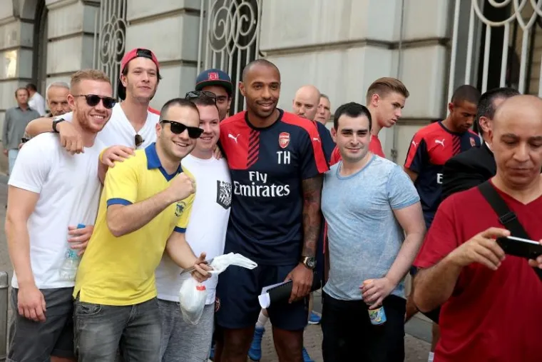 Proslavljeni nogometaš Thierry Henry izazvao pomutnju u gradu