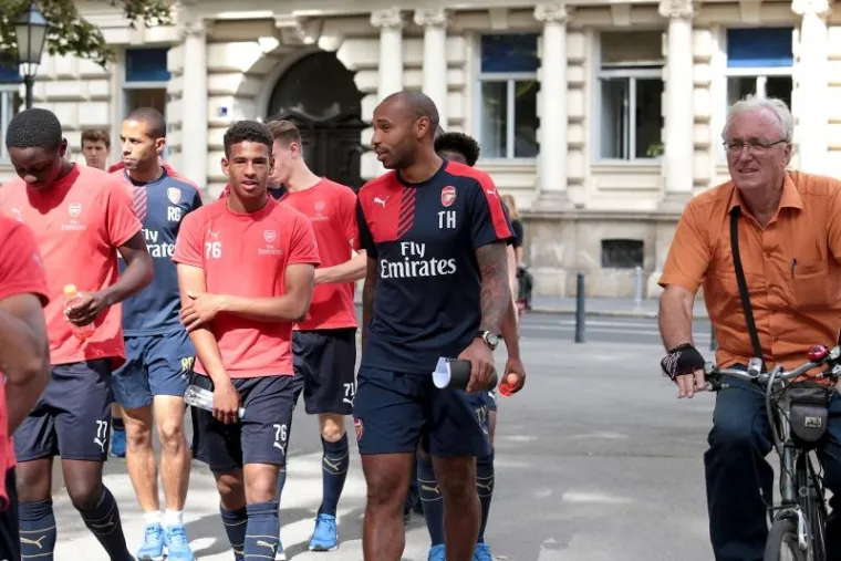 Proslavljeni nogometaš Thierry Henry izazvao pomutnju u gradu