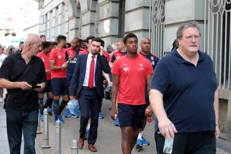 U centru grada je vladala prava ludnica zbog slavnog Francuza.