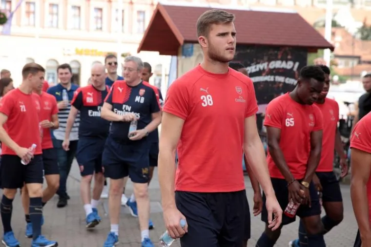 LJUDI, PA ONO JE HENRY! Slavni nogometa&scaron; izazvao ludnicu u Zagrebu