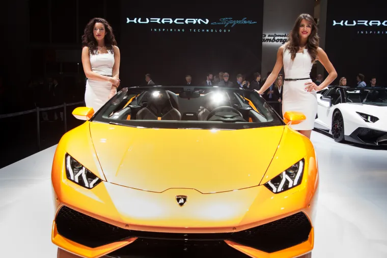 Sajam automobila u Frankfurtu otvoren je za predstavnike medija u utorak 15.rujna, dok će posjetitelji novitete iz svjetske sutomobilske industrije moći razgledati od četvrtka, 17. rujna.