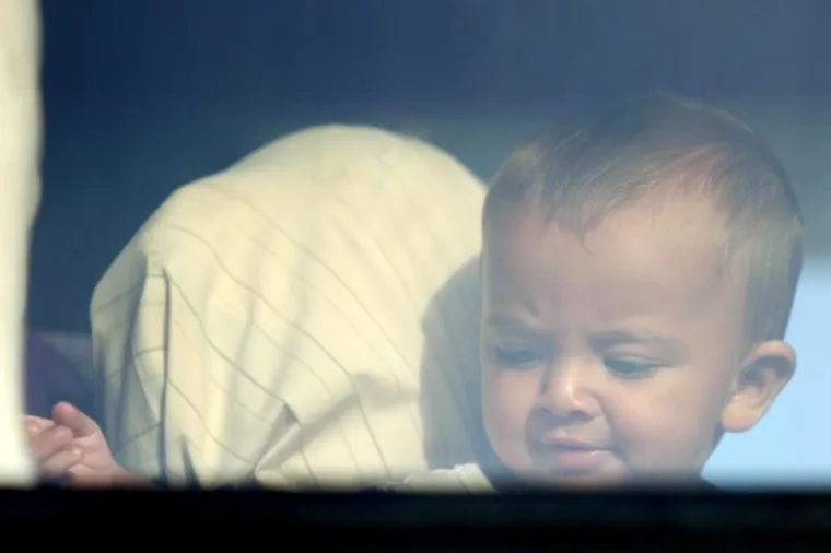 Autobus za autobusom stiže u Ježevo.