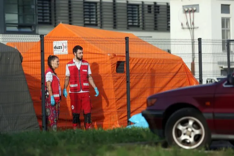 Autobus za autobusom stiže u Ježevo.