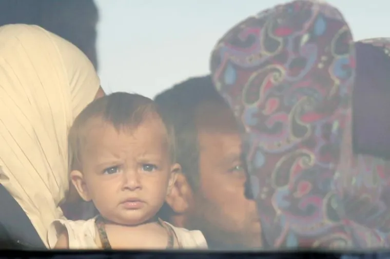 Autobus za autobusom stiže u Ježevo.