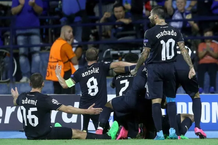 U prvom kolu Lige prvaka nogometa&scaron;i Dinama na svome su Maksimiru pred 17.000 gledatelja senzacionalno pobijedili veliki Arsenal s 2:1.