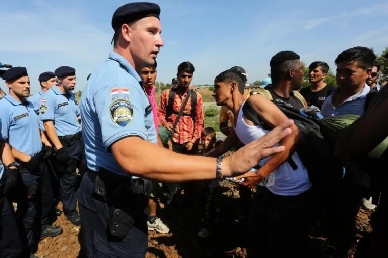 DRAMATIČNO NA GRANICI: Izbjeglica puno, mjesta malo