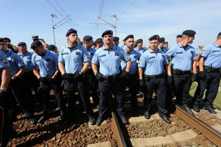 DRAMATIČNO NA GRANICI: Izbjeglica puno, mjesta malo