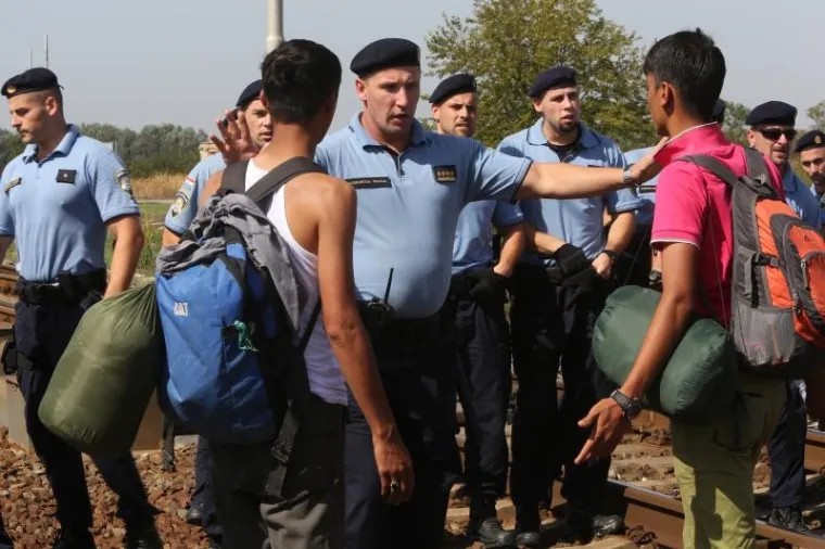 DRAMATIČNO NA GRANICI: Izbjeglica puno, mjesta malo