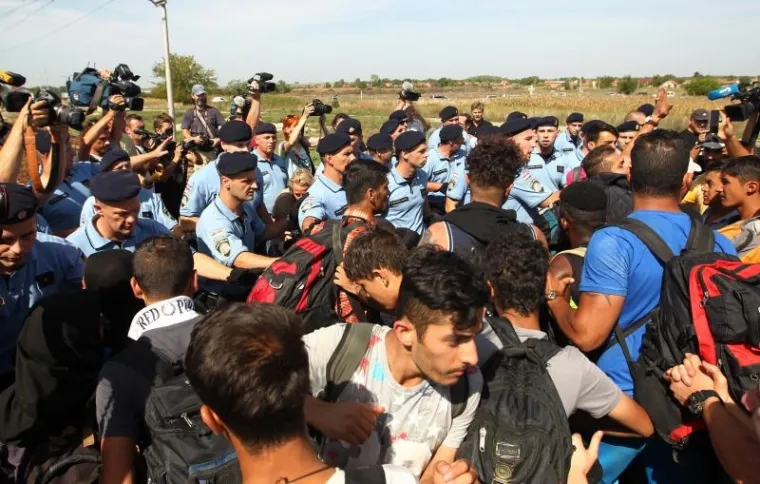 DRAMATIČNO NA GRANICI: Izbjeglica puno, mjesta malo