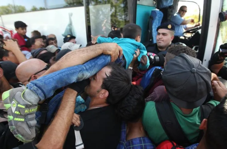 DRAMATIČNO NA GRANICI: Izbjeglica puno, mjesta malo