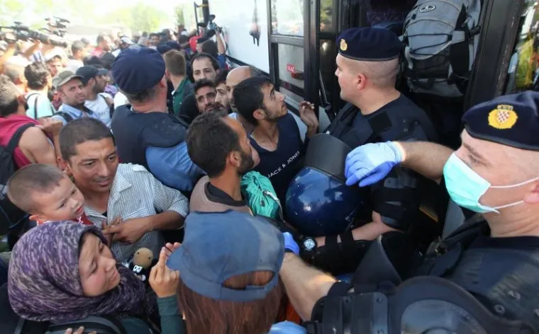 DRAMATIČNO NA GRANICI: Izbjeglica puno, mjesta malo