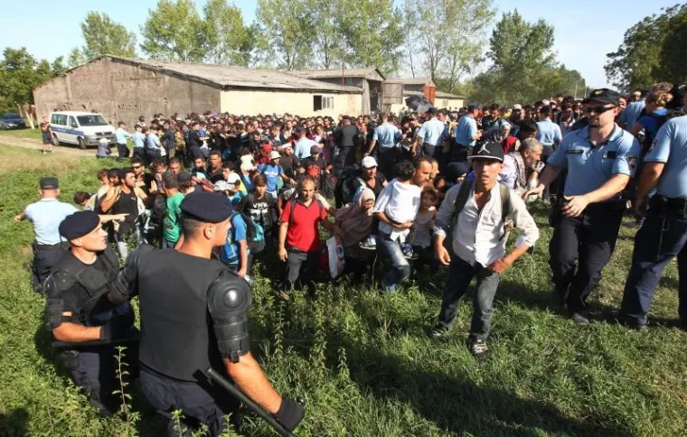 DRAMATIČNO NA GRANICI: Izbjeglica puno, mjesta malo