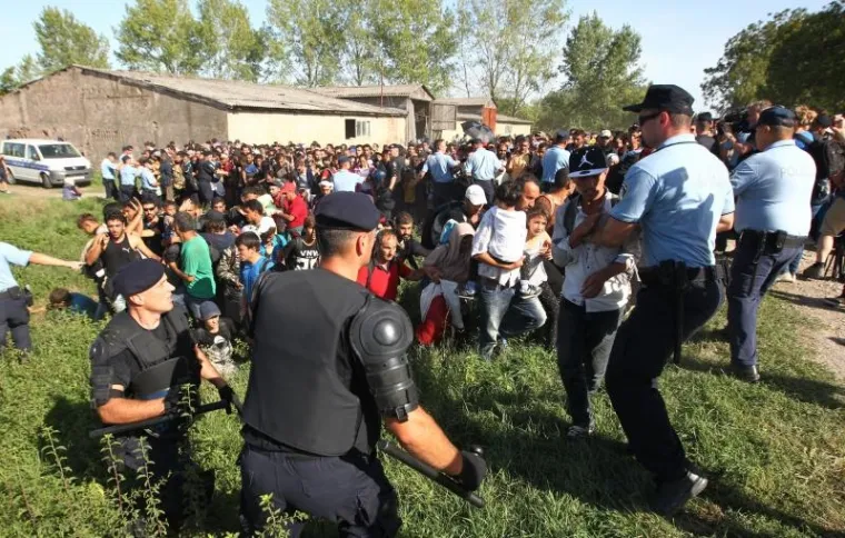 DRAMATIČNO NA GRANICI: Izbjeglica puno, mjesta malo