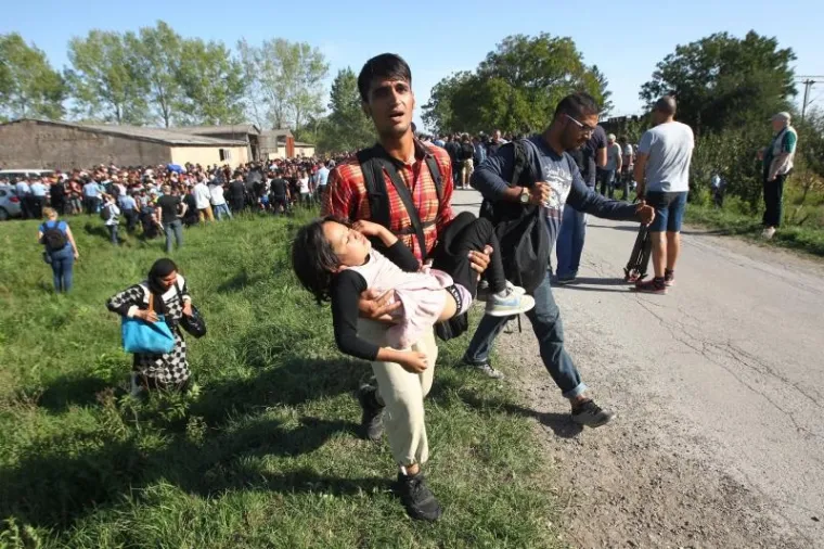 DRAMATIČNO NA GRANICI: Izbjeglica puno, mjesta malo