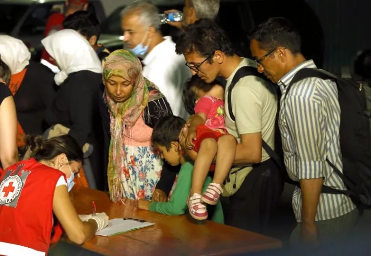 Prve izbjeglice i imigrante pristigle su na noćenje u paviljone 1 i 2 Zagrebačkog velesajma, gdje je moguće zbrinuti 1500 do 2000 osoba. Dočekale su ih ekipe Crvenog križa i civilne za&scaron;tite.