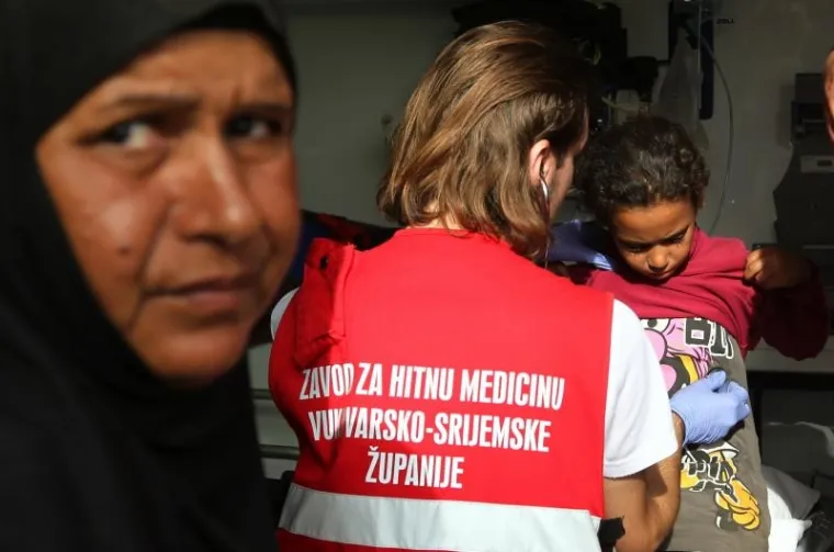 NA RUBU IZDRŽLJIVOSTI: Tisuće izbjeglica čekaju u Tovarniku