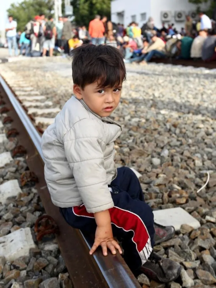 NA RUBU IZDRŽLJIVOSTI: Tisuće izbjeglica čekaju u Tovarniku